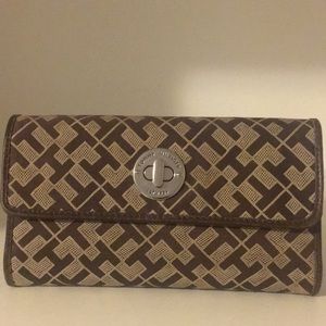 B2G1 Tommy Hilfiger wallet brown and tan